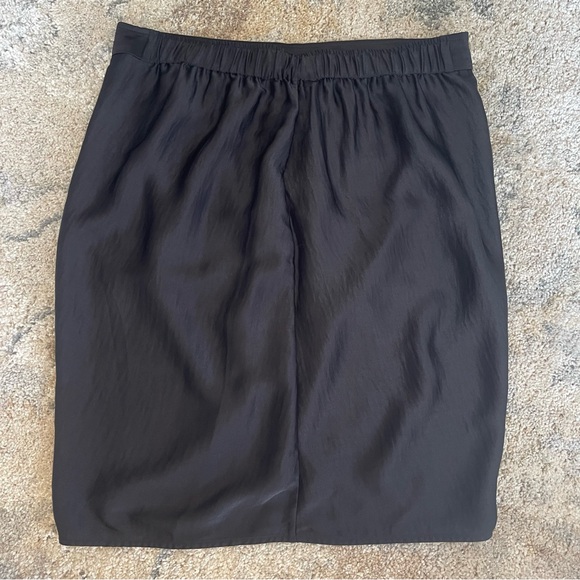 Black Silky Tulip Faux Wrap mini skirt by BCBGMaxazria size Medium - Picture 4 of 4